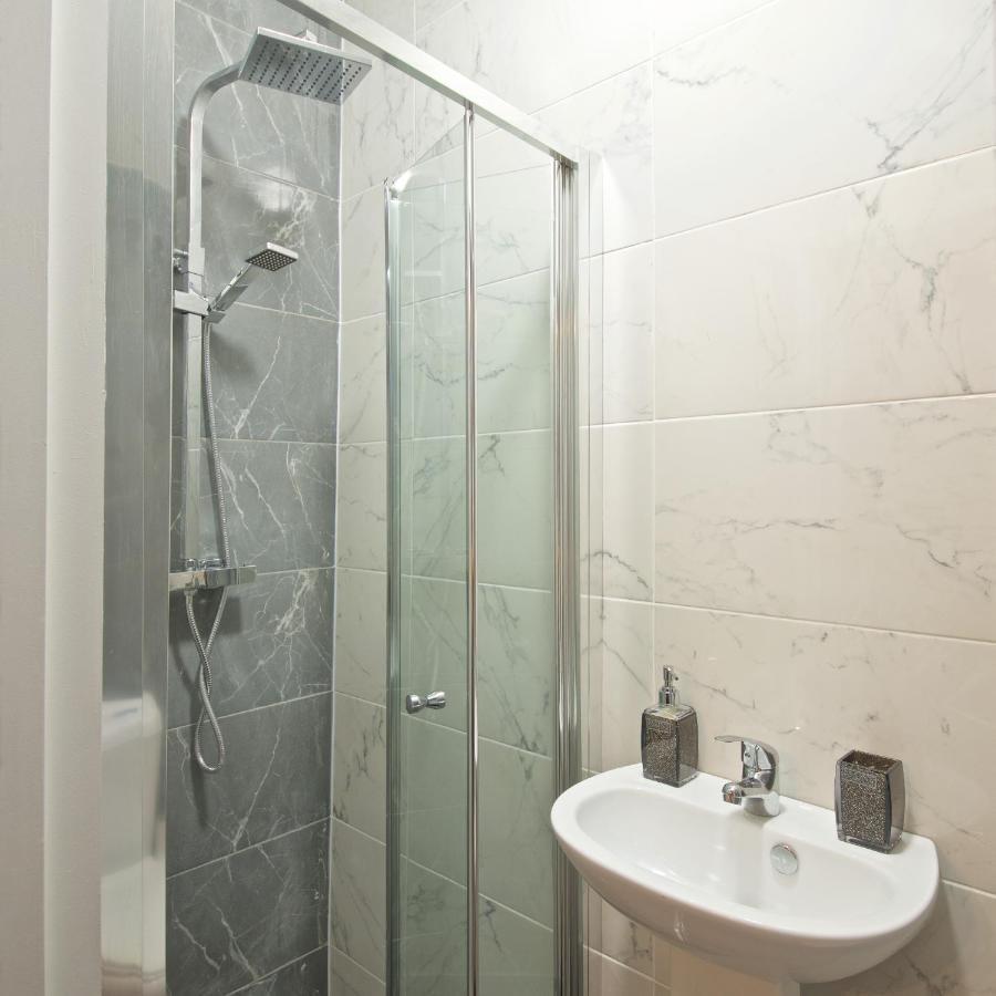 Beautiful Cozy Home With Free Parking Manchester Exteriör bild
