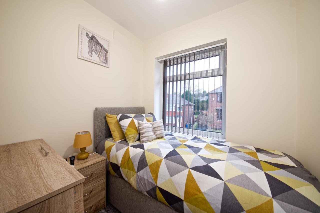 Beautiful Cozy Home With Free Parking Manchester Exteriör bild
