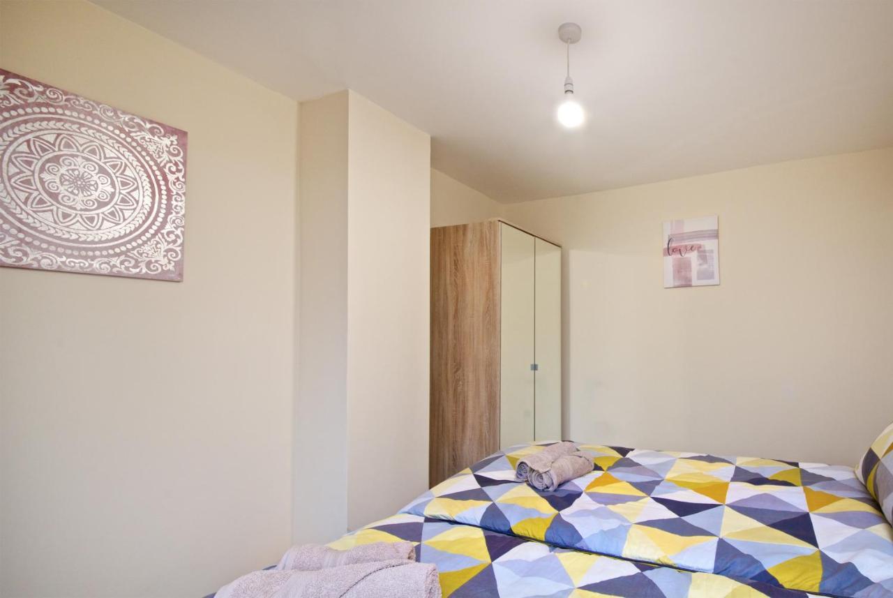 Beautiful Cozy Home With Free Parking Manchester Exteriör bild